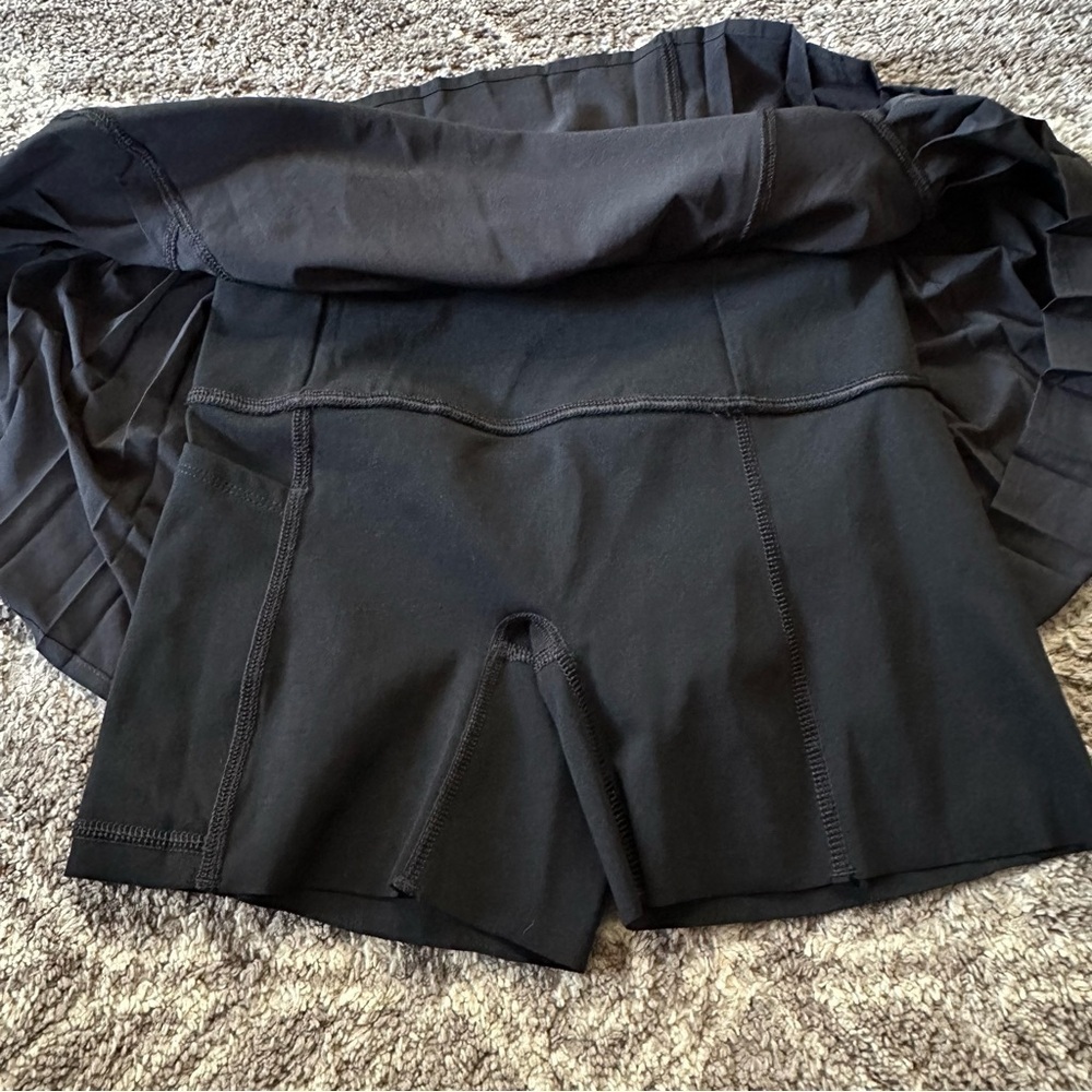 Spanx The Get Moving Pleated 14" Skort Black - Picture 6 of 14